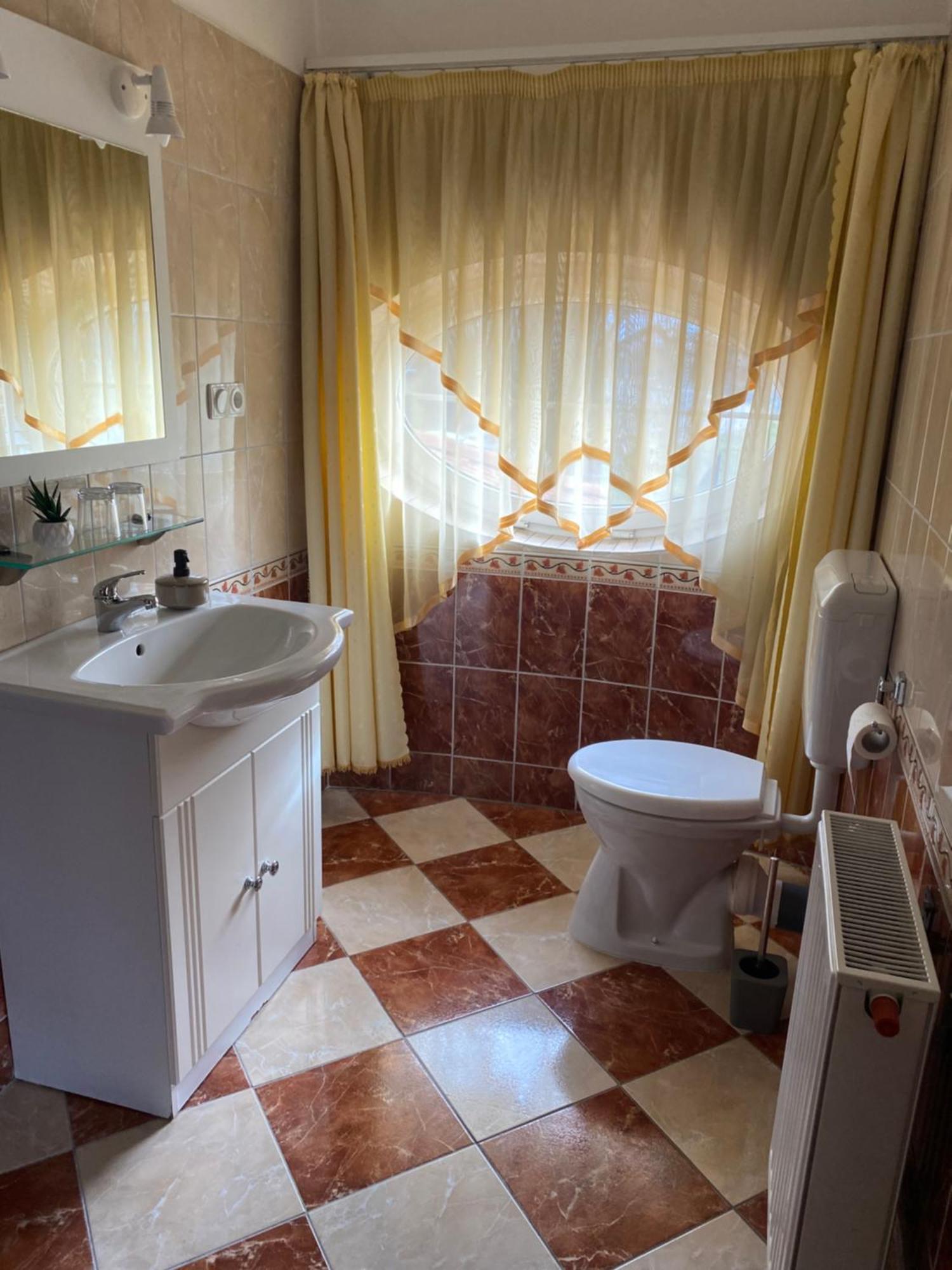 Ambrozia Guesthouse Nagykanizsa Extérieur photo